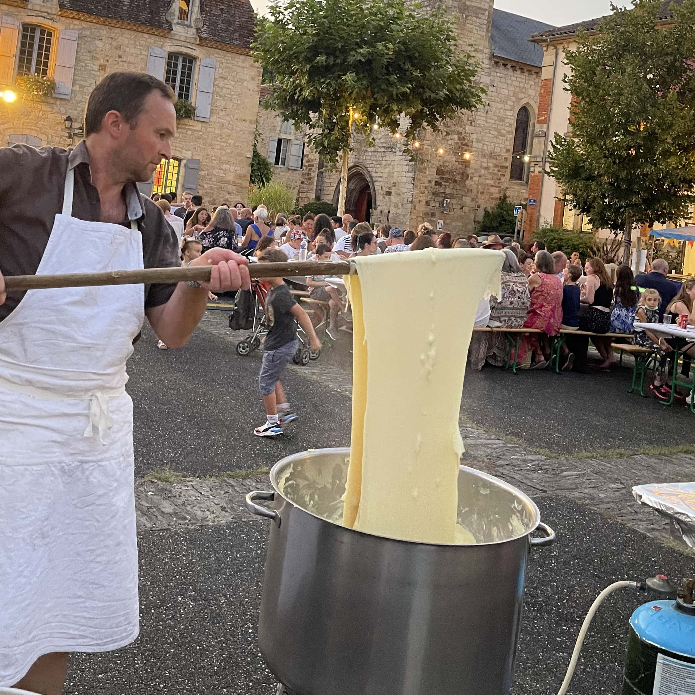 aligot géant fête village